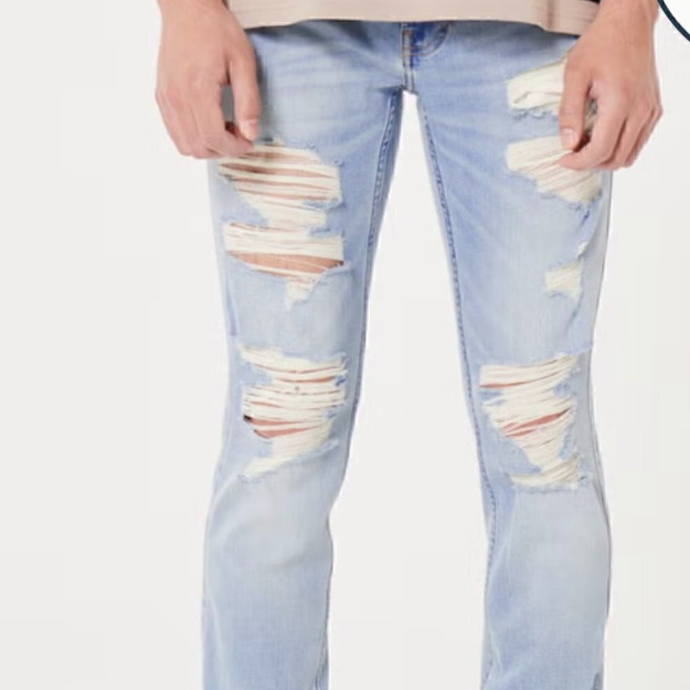 Hollister Stacked Skinny Jean NWT Size 30W 28L Distressed Light Wash